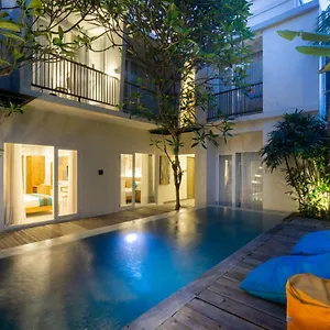 Otel Casa Kayu Aya, Seminyak